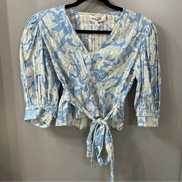 NWT Diane von Furstenberg Blue & White Pleated Printed Cotton Blouse Size 6 DVF - Picture 2 of 8